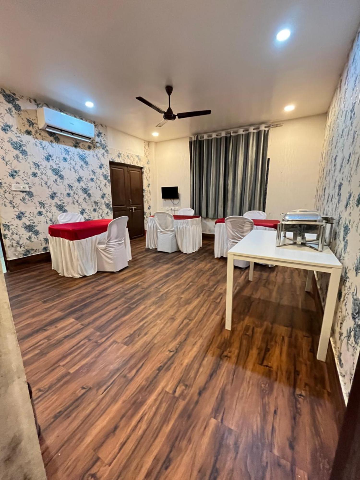 Hotel Aditya Palace 古瓦哈提 外观 照片